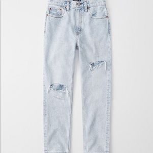 A&F Ripped High Rise Mom Jean, size 25 regular